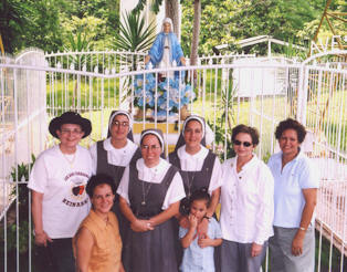 peregrinos con la Virgen de Cuapa