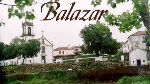 Iglesia de Balazar y la capilla de la cruz a la derecha