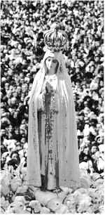 Virgen Fátima en procesión