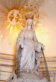 La Virgen sobre el altar mayor de Rue du Vac